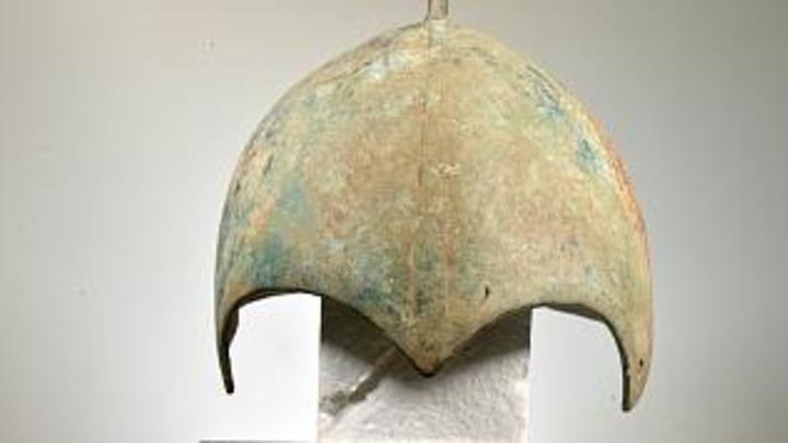 На Кубани три уникальных бронзовых шлема вернули в собственность государства