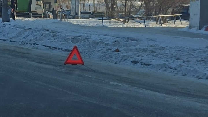 В Челябинске на Меридиане из-за ДТП с трактором образовалась огромная пробка
