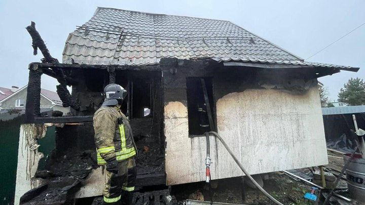 Двое взрослых и три ребенка пострадали при пожаре в подмосковных Мытищах