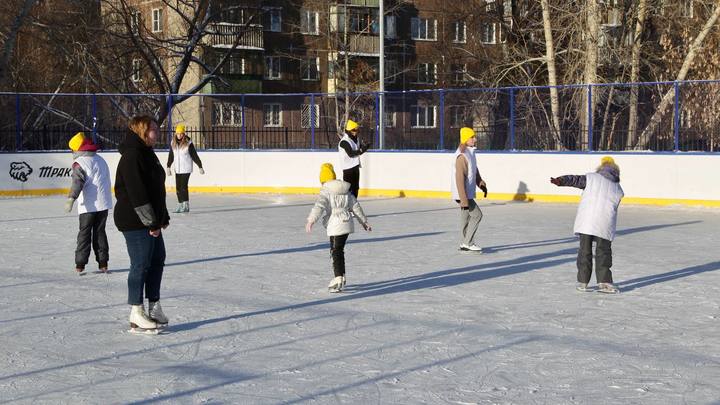 В Челябинске открывают 164 бесплатных катка. Полный список адресов
