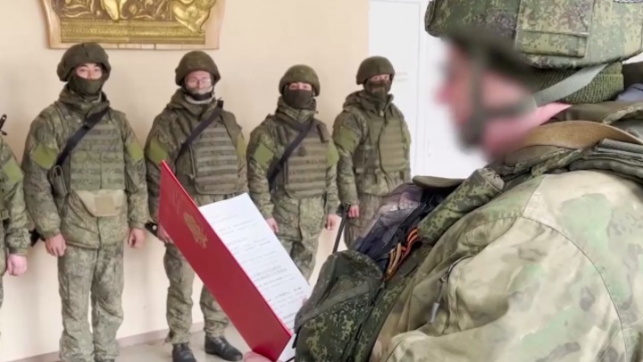 Мобилизованных новосибирцев наградили за подбитый в зоне спецоперации танк ВСУ
