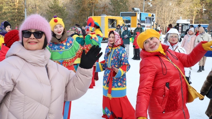 Челябинцы встали в очередь за бесплатными пельменями