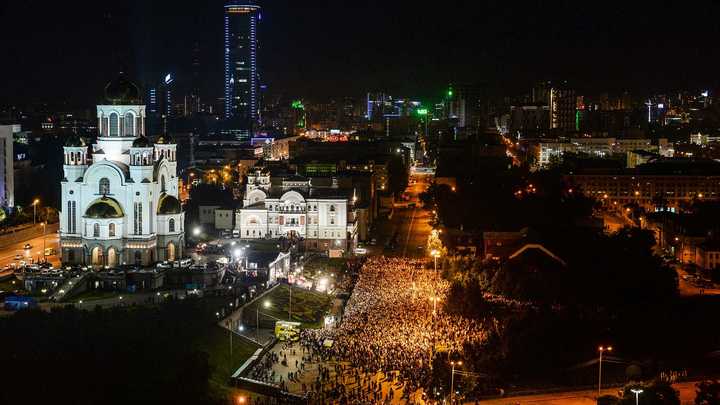 Ельцин разрушил - нам возрождать: 5 часов, меняющих Россию каждый год