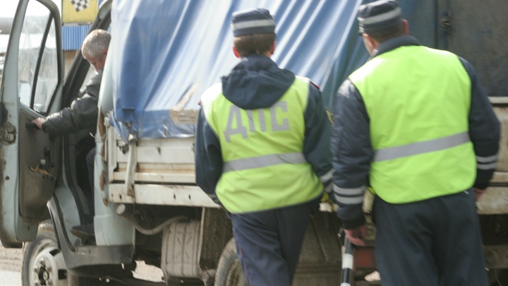 В Нижегородской области автомобиль ДПС оказался в кювете из-за нарушителя на Гранте