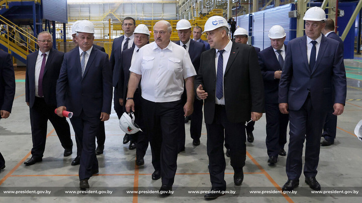 Александр Лукашенко пообещал звания Героев Белоруссии, отличившимся чиновникам