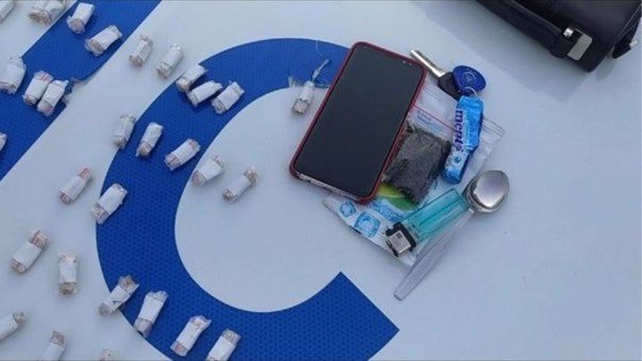 150 свертков с героином нашла полиция в карманах двух молодых иностранцев в Челябинске
