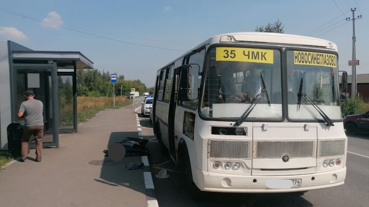 В Челябинске маршрутка насмерть задавила пассажирку, выходившую из салона