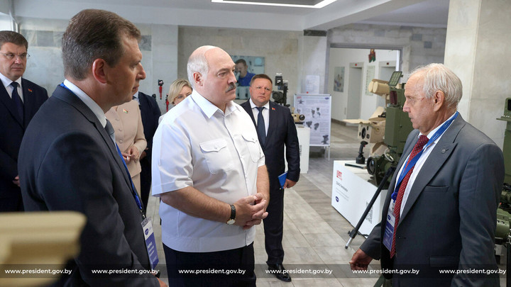 Лукашенко заявил о завершении модернизации белорусских ВВС под ядерное оружие