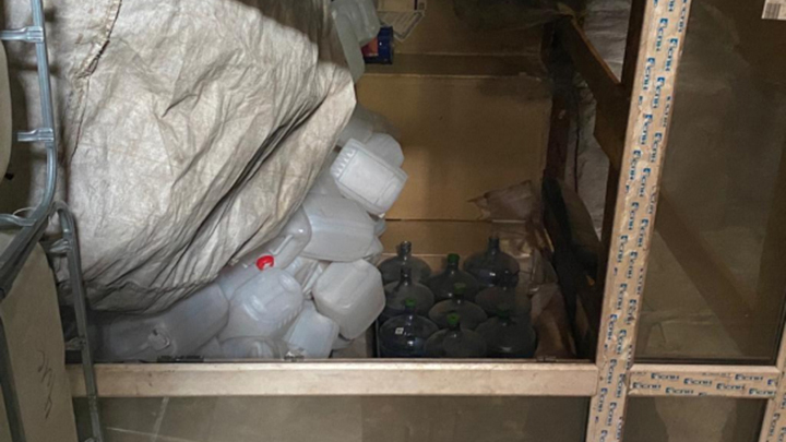 13 тысяч бутылок алкоголя забрала полиция у жителя Копейска