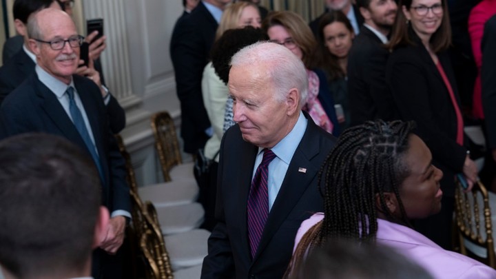 Запад готовится бросить Зеленского. События в Газе позволят свернуть помощь Украине