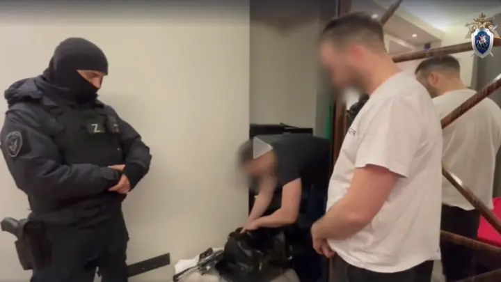 Задержание экс-участника шоу Голос  по делу о мошенничестве в Москве попало на видео