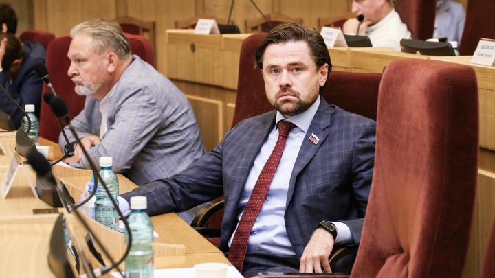 Олег Иванинский и Александр Аксёненко досрочно сложили полномочия в Заксобрании НСО