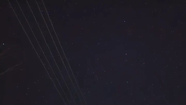 Новосибирский астрофотограф Поляков снял на видео спутники Starlink Илона Маска