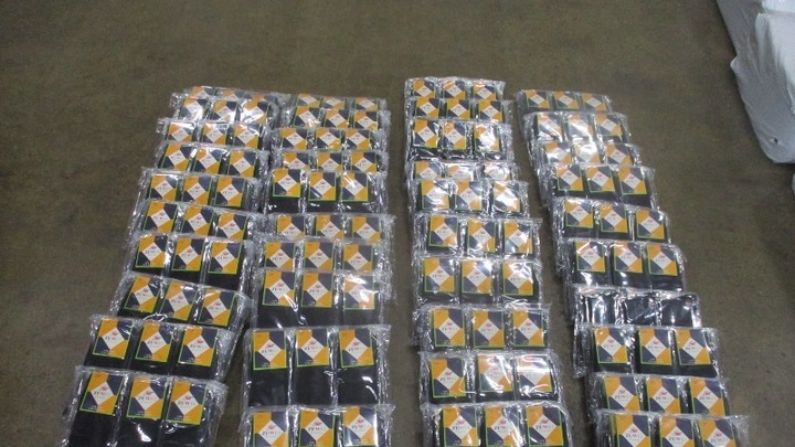 В Свердловскую область пытались ввезти почти 13 тысяч пар нелегальных мужских носков