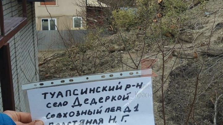 Ещё чуть-чуть и снесёт дома: жителям села Дедеркой угрожает оползень