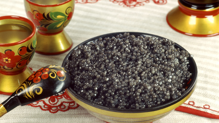 Водка из стаканов, а сбежать неудобно: Ирландец рассказал о застолье с русскими