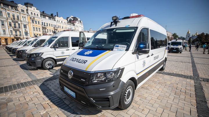 В Киеве у офиса Зеленского националисты устроили потасовку. Есть раненые среди полицейских