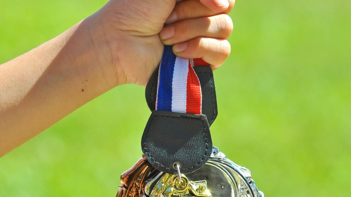 Радикалы в Тбилиси сожгли флаг России у отеля с фехтовальщиками. Но судьба первого места в чемпионате мира от этого не изменилась