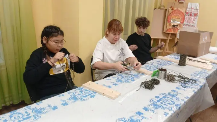 Тактические браслеты для участников СВО делают в Раменском