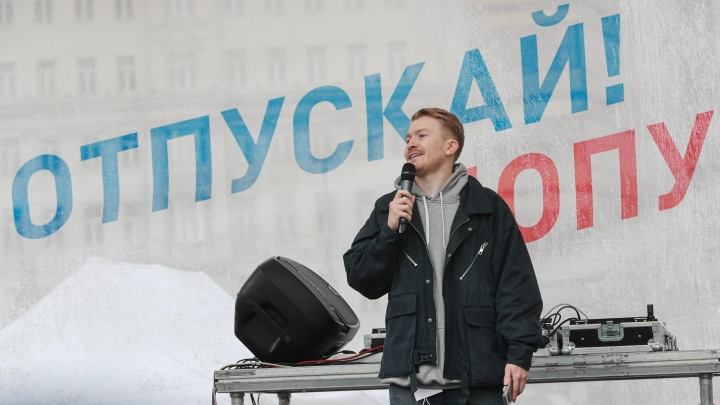 Беглый комик Поперечный* задолжал в России за ЖКХ