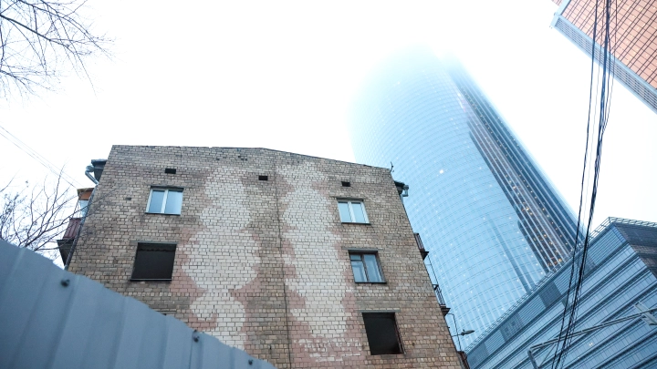 В Астрахани обрушился подъезд жилого дома: Власти раскрыли новые данные о пострадавших