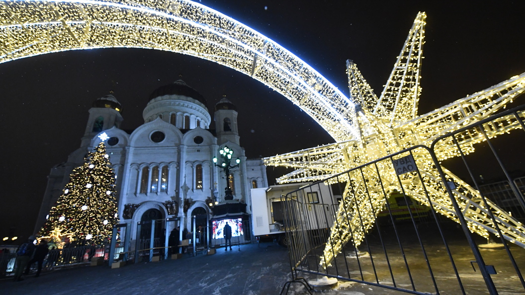 Храм христа спасителя в москве елка. Храм Христа Спасителя Рождество. Храм Христа Спасителя в Москве Рождеств. Вертеп у храма Христа Спасителя 2020. Храм Христа Спасителя вертеп 2021. Рождественский.