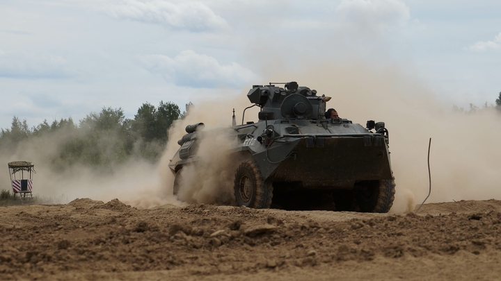 Российский БТР подорвался на трассе в Сирии: Фото нападения слили в Twitter