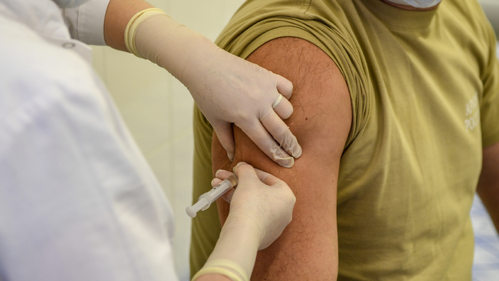 Ростовская область выполнила половину плана вакцинации населения от коронавируса