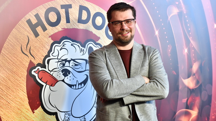 Comedy Club поддели звёзд и героев: Вы изобрели вакцину, а на роллс-ройсе ездит Ида Галич