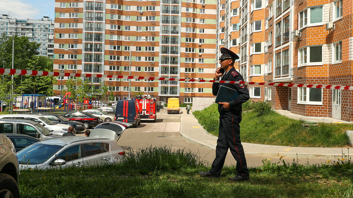 В центре Бердска нашли тело мужчины с застрявшей в скамейке головой