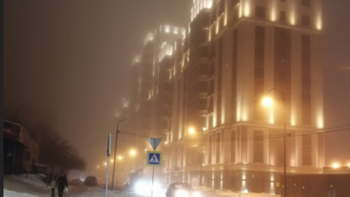 Новосибирск в субботу 23 декабря накрыл густой туман
