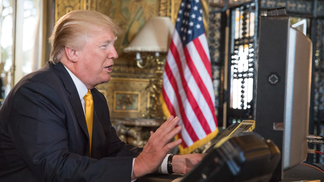 В США задержали мужчину, обругавшего кортеж Трампа В США задержали мужчину, обругавшего кортеж Трампа