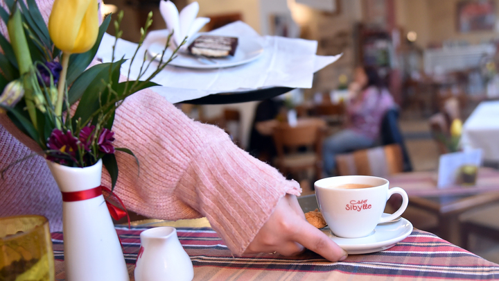 Как такое допустили!: Украинка потребовала разрушить кафе в центре Берлина