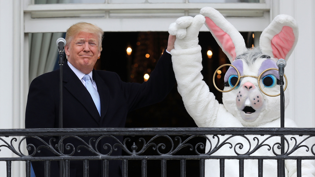 Ничего личного, господин Трамп: Русский триколор появился на крыше дома президента США Ничего личного, господин Трамп: Русский триколор появился на крыше дома президента США