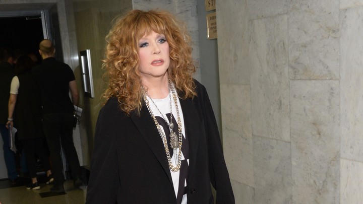 Пугачева возвращается в Россию: в замке в деревне Грязь все заметно оживились