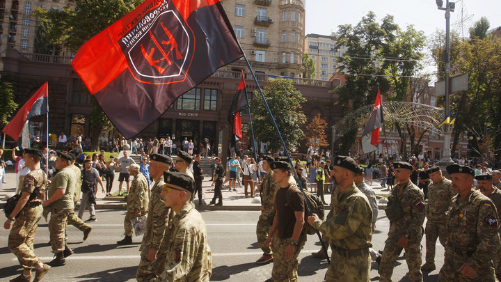 В доме боевика Правого сектора* в Херсоне обнаружили запрещённую литературу