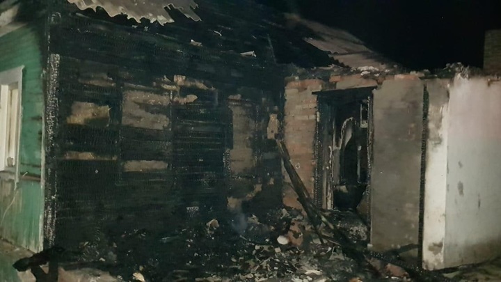 Спас дочерей ценой своей жизни: В Ростовской области в пожаре погиб многодетный отец