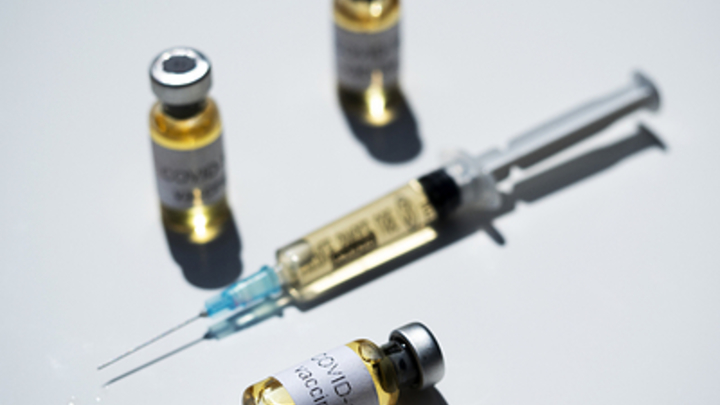 Лекарства против коронавируса - опасны? Эксперт предупредил о фармакологической вакханалии