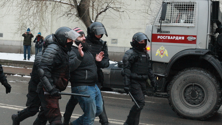 В Сочи на набережной женщина ударила военнослужащего Росгвардии