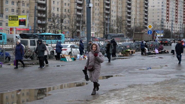 Гололед осложнит ситуацию на дорогах Петербурга 19 февраля