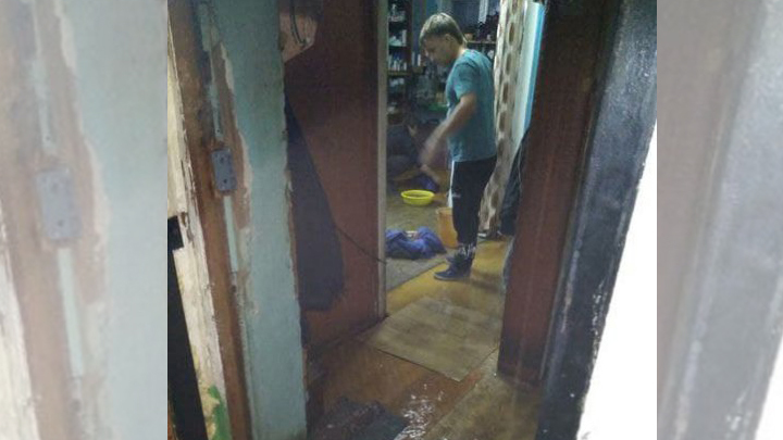 Жилой дом затопило из-за включения отопления в Челябинской области
