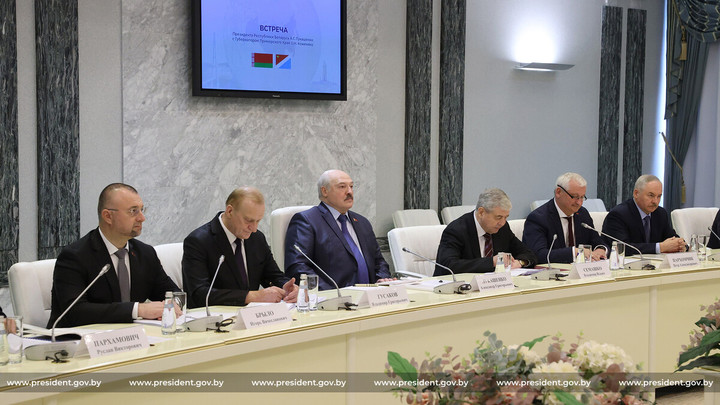 Лукашенко заявил, что у Белоруссии и России ещё будут учиться, как преодолевать санкции