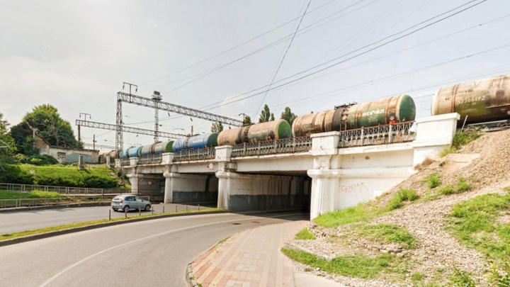 В Краснодаре на четыре дня ограничат проезд возле ж/д моста на Вишняках