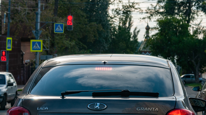 Тюменские полицейские задержали машину с двумя юношами, у которой в багажнике был спрятан труп