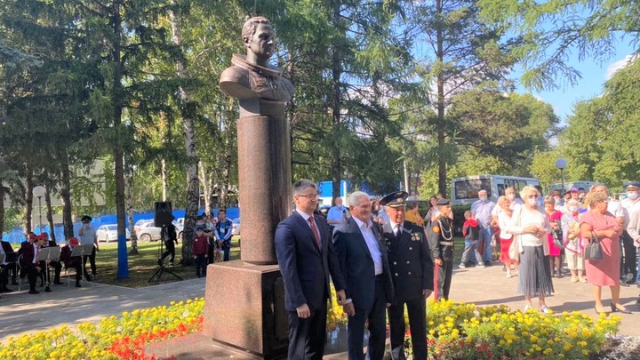 В Новокузнецк прибыл дважды Герой Советского Союза, космонавт Борис Волынов
