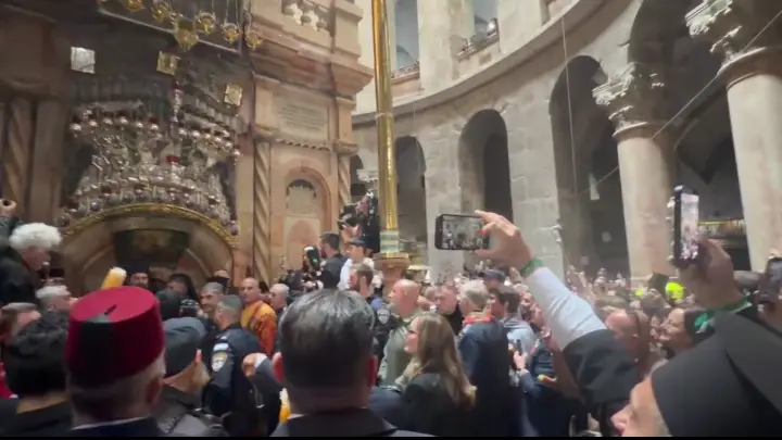 На схождении Благодатного огня едва не дошло до драки. Спасибо израильской полиции