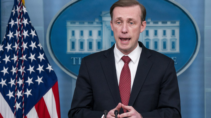 Приближённый Байдена рассказал, почему США распускает слухи про нападение на Украину