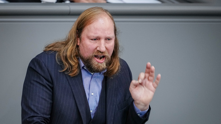 Немецкий парламентарий Хофрайтер жёстко раскритиковал Киев за попытку получить запрещённое оружие