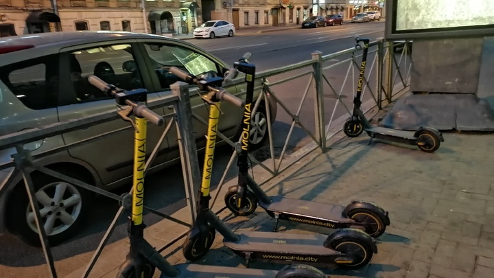 В Петербурге догнали узбека на электросамокате, отправившего школьницу в больницу