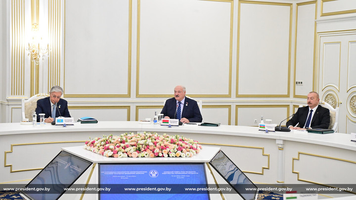 Лукашенко предложил игнорировать решения международных судов